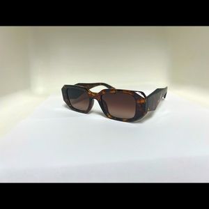 ‼️SOLD‼️Trendy square sunglasses. Designer style